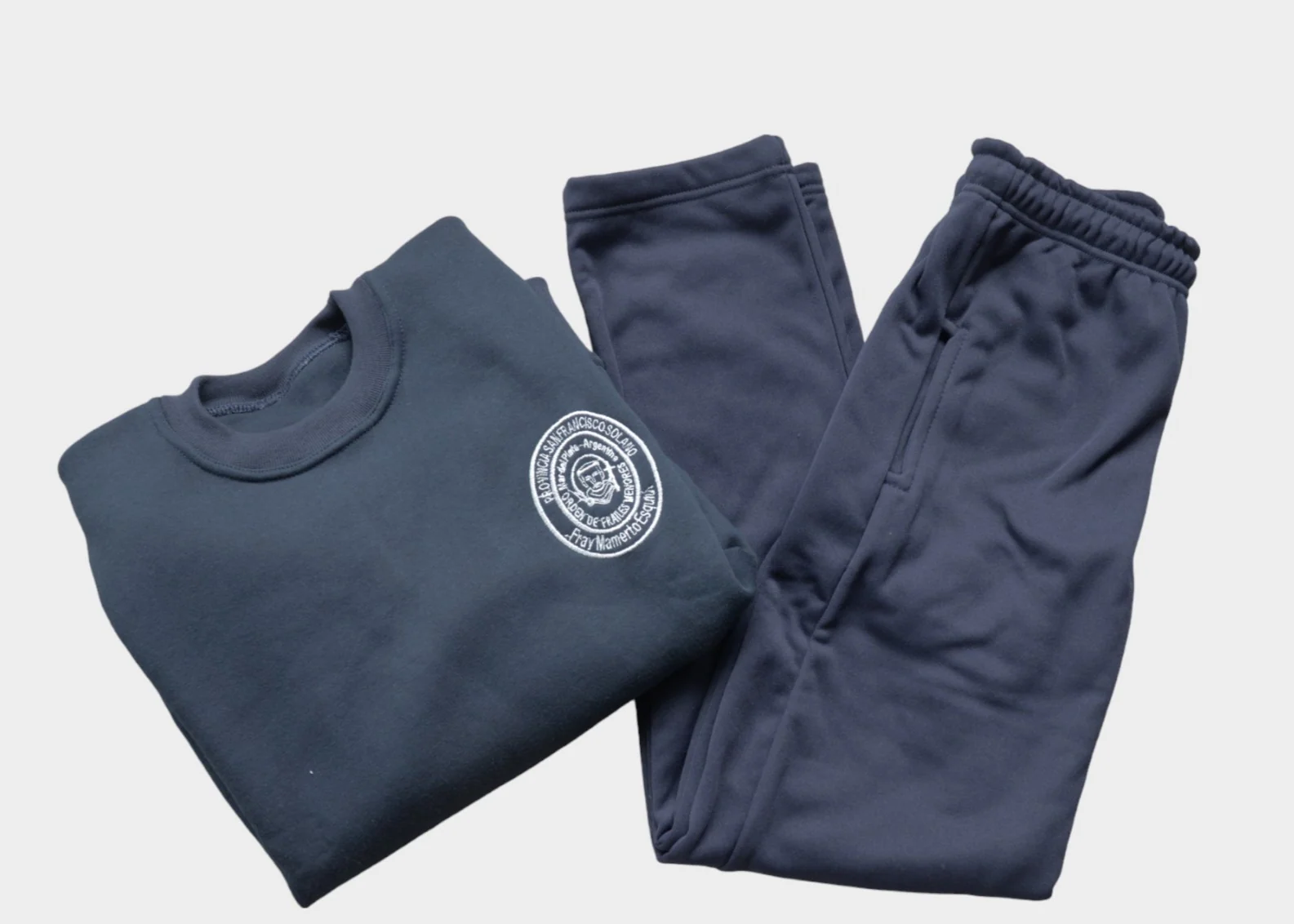 Buzo y pantalón deportivo azul marino de Esquiú